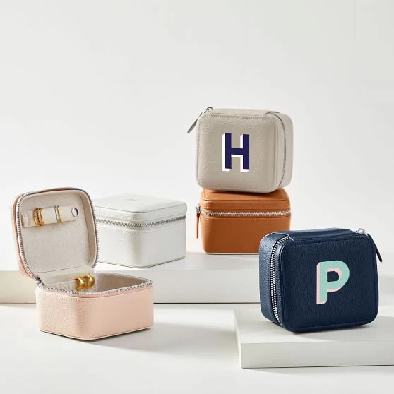 Petite Travel Jewelry Case, Printed | 4 3 Petite Travel Jewelry Case, Printed | 4