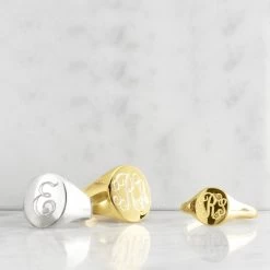 Sarah Chloe Petite Signet Ring | 6