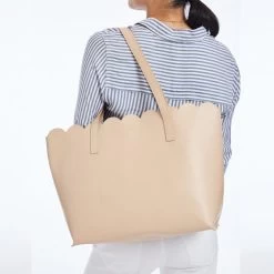 Scalloped Everyday Italian Leather Tote | 1